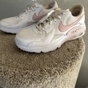 Women’s Nike Airmax